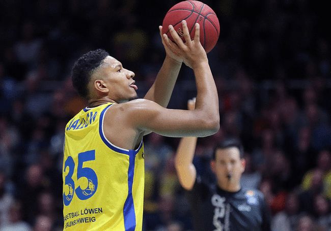 菲尼克斯太阳内部会议纪要流出——集结日队长鼓劲,德甲使命明确,更衣室氛围转暖(2006赛季爱福克斯中超联赛秩序册勘正)-九游平台网站