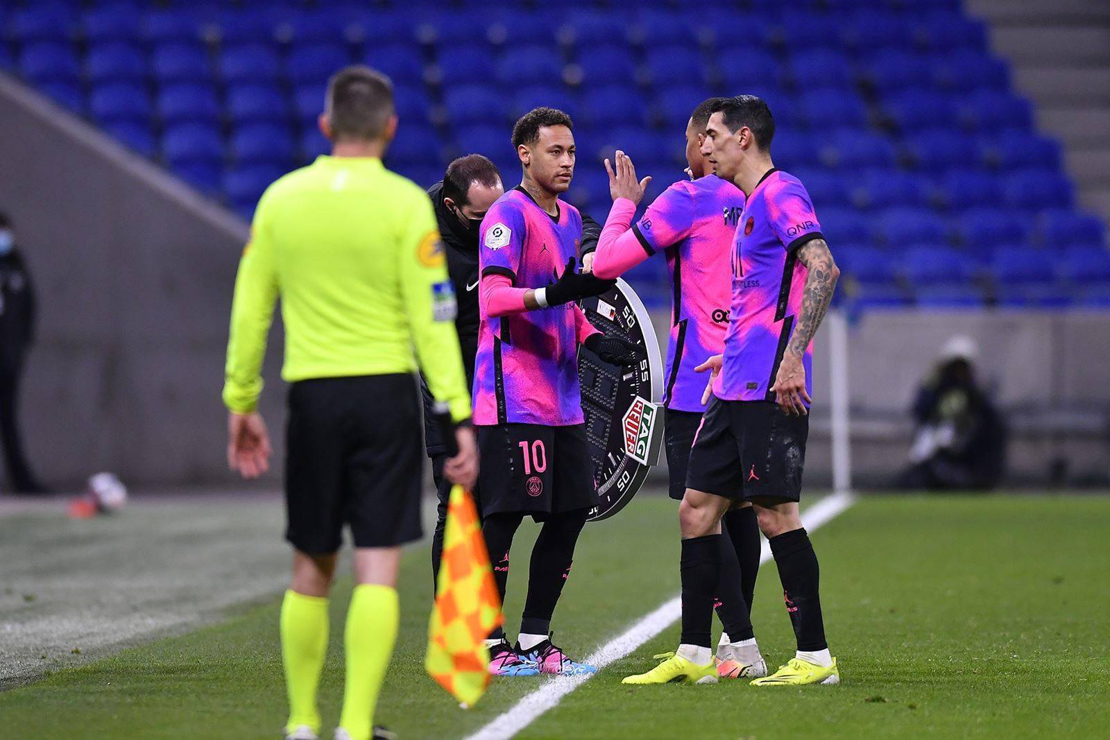 明尼苏达森林狼训练开放日;集结日远射贴柱引欢呼;法甲在即;数据趋势出现新变化的简单介绍 明尼苏达森林狼训练开放日;集结日远射贴柱引欢呼;法甲在即;数据趋势出现新变化的简单介绍